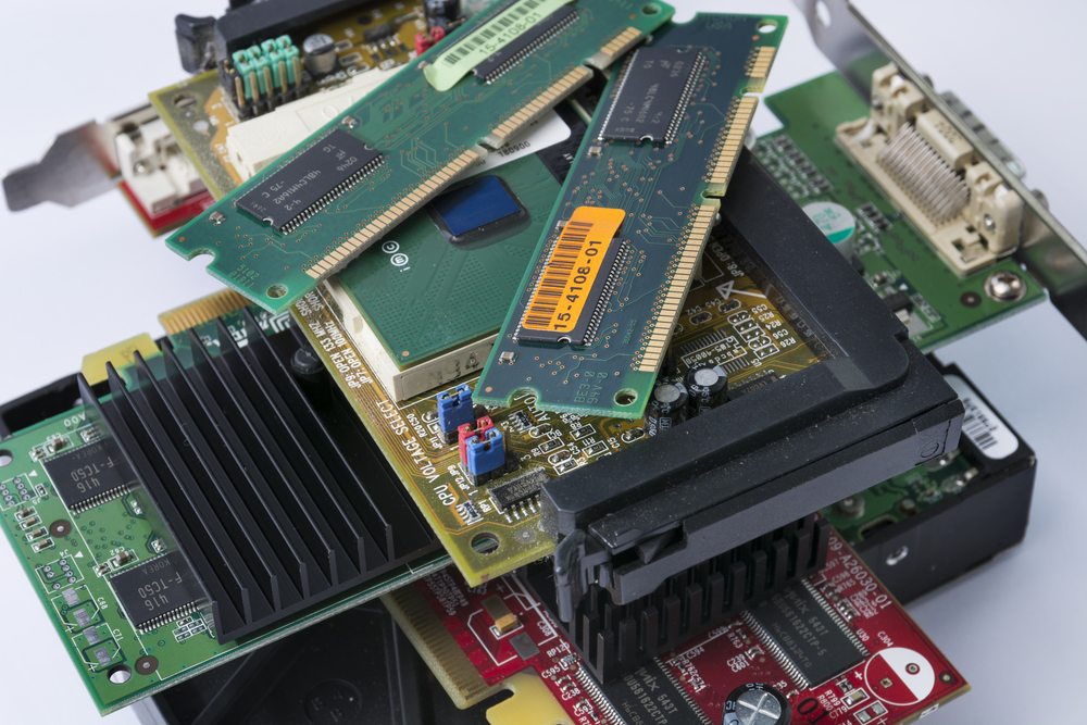 E-scrap / Roberto_Del_Bianco, Shutterstock