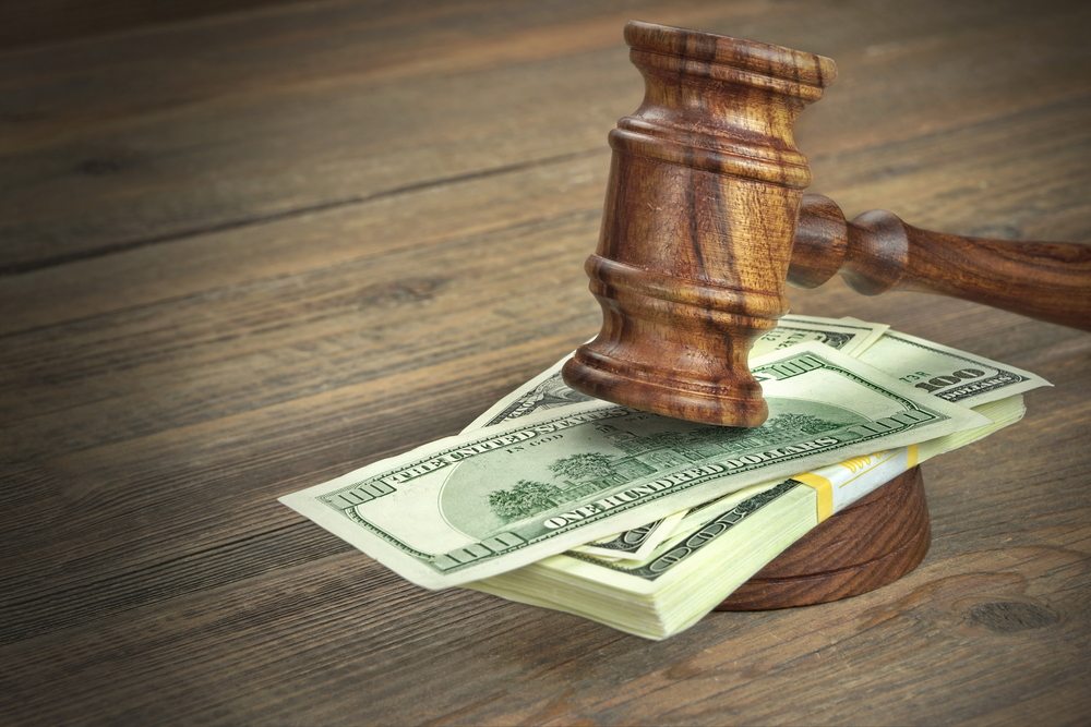 Money Gavel / VN Photo Lab, Shutterstock