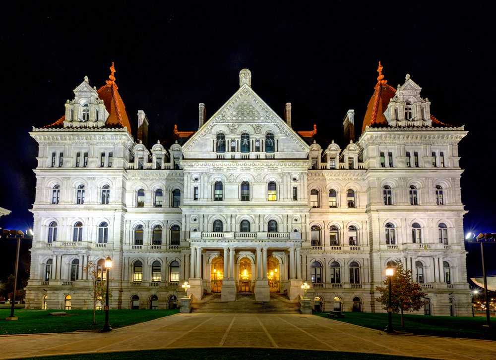 NY Capitol Building / Felix_Lipov, Shutterstock_336416033