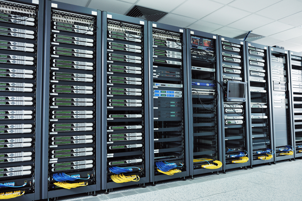 Servers / dotshock, Shutterstock