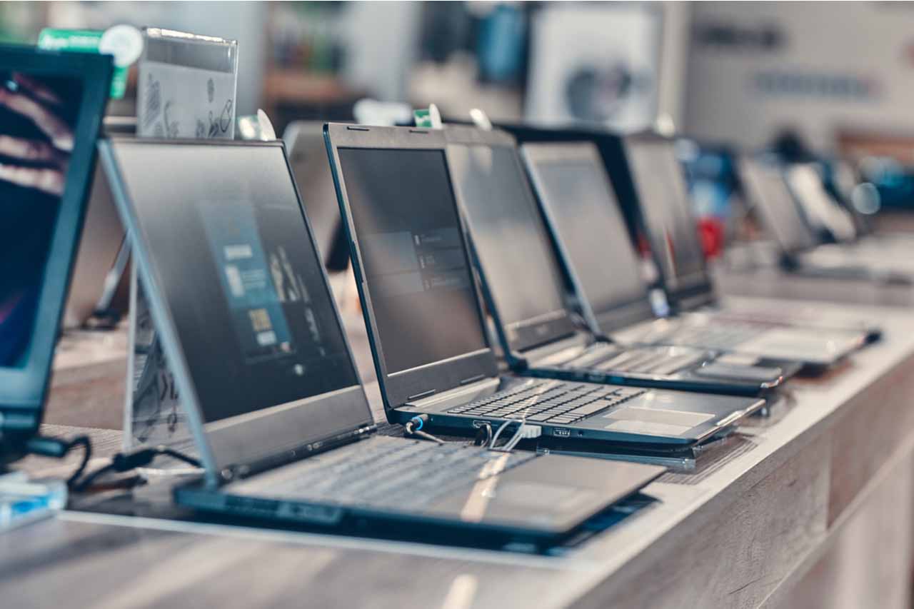 laptops in store20200429By ECLIPSE PRODUCTIONshutterstock_1445581070