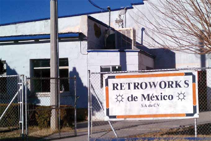 Exterior sign of Retroworks de Mexico.