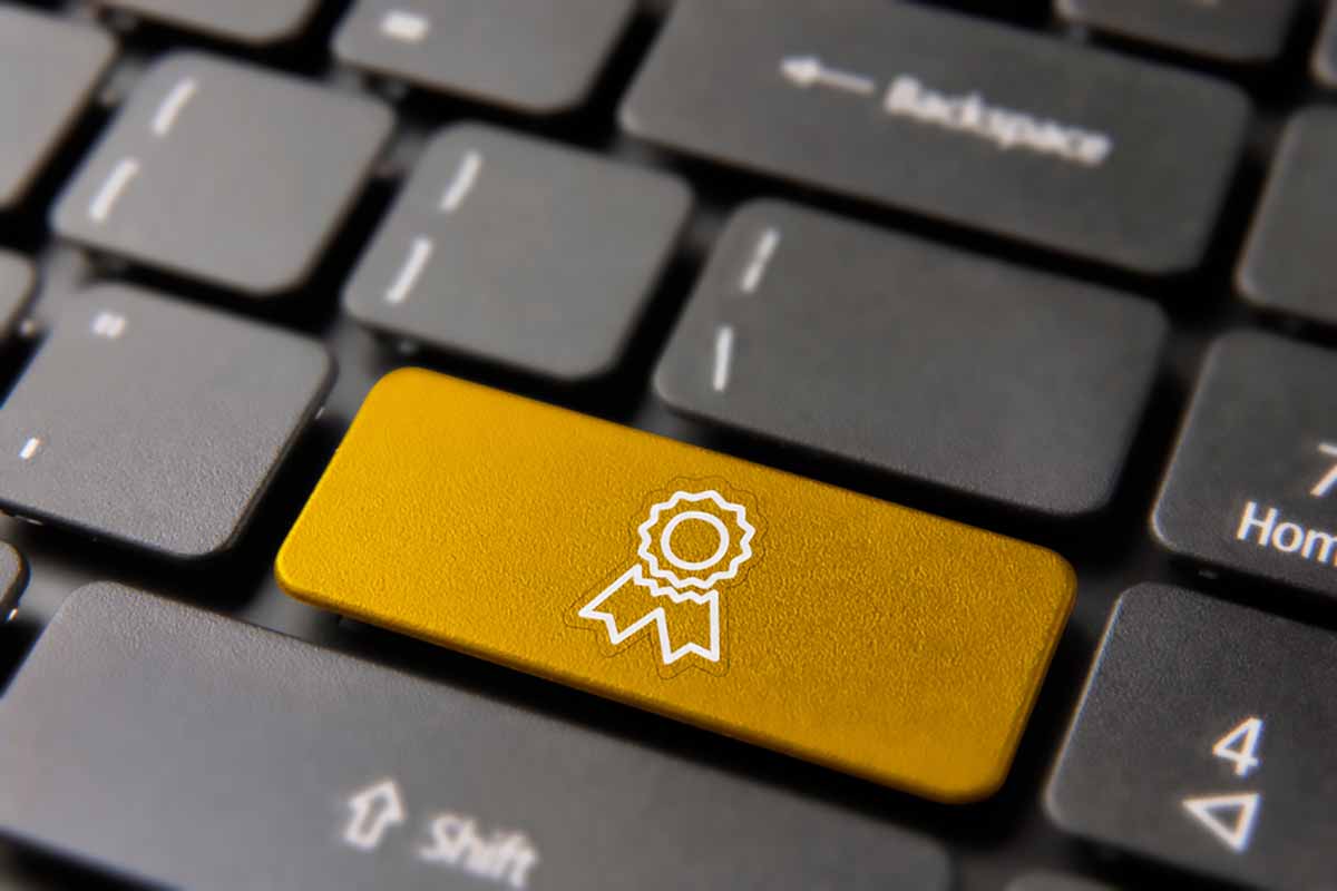 Keyboard button with an award ribbon in gold.