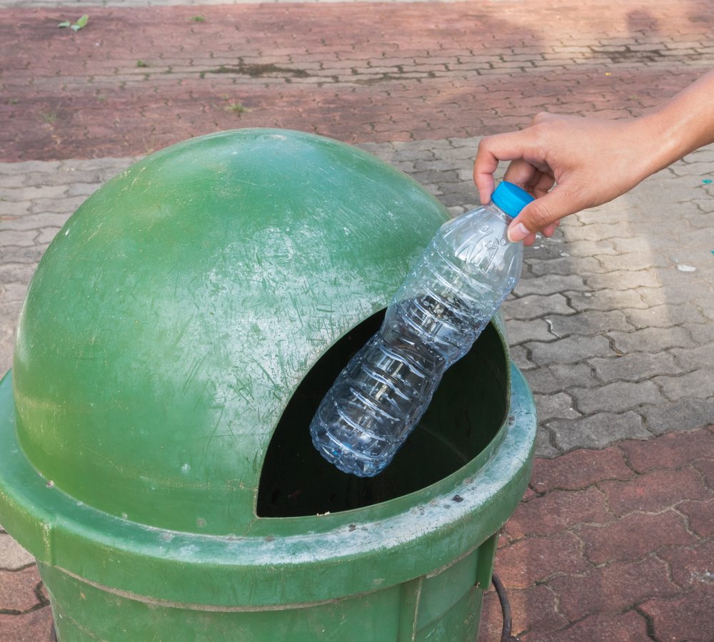 bottle recycling / MRAORAOR, Shutterstock_428424577_11516