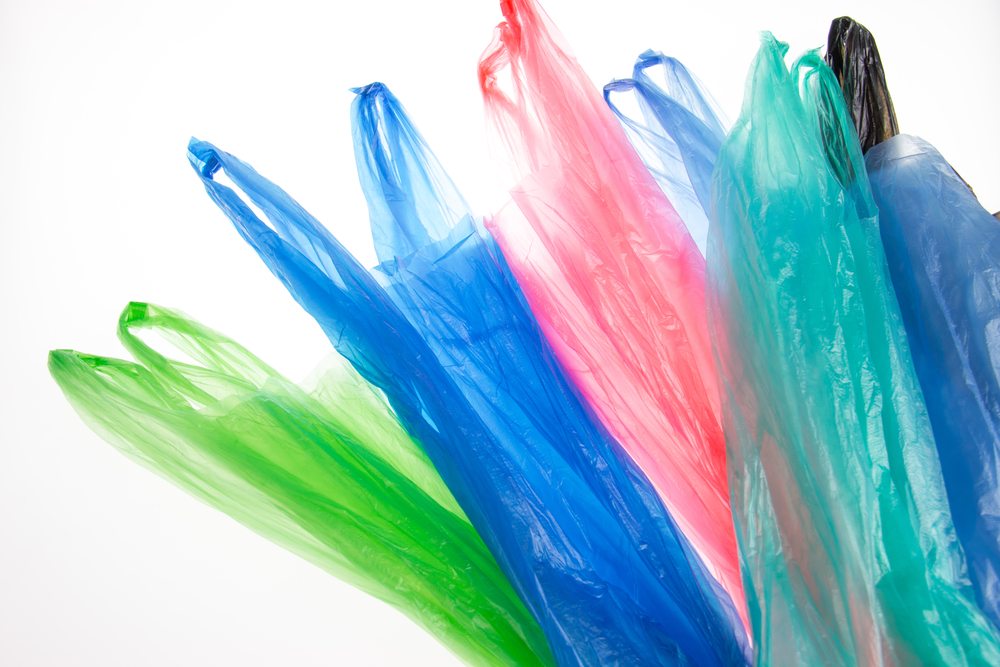 plastic_bags / daizuoxin, Shutterstock_234017356_111516