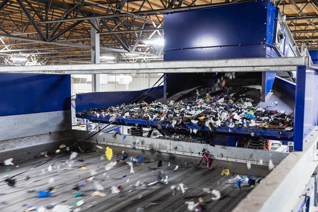 Material on the PreZero conveyor line.