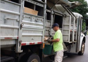 Manual curb sorting of recyclables