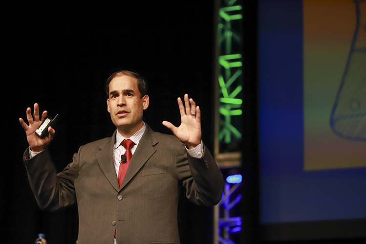 Exploring the interplay of virgin and recycled plastic markets