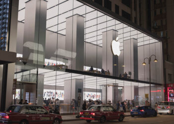 Street view of an Apple store.