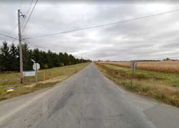 Google Streetview showing farm at right and planned smelter site at left.