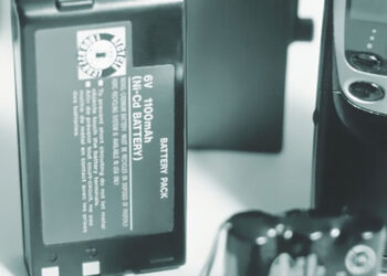 Battery with recycling instructions.