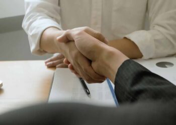 Business-handshake-Candyclub-Shutterstock