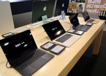 Analysis: circular design still elusive in laptops