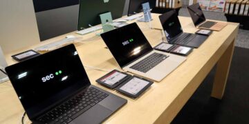 Analysis: circular design still elusive in laptops