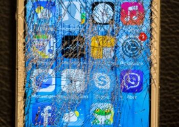 Apple to deploy more iPhone screen-replacement machines
