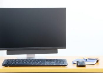 PC shipments continue downward trend