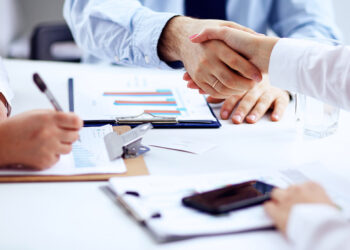 Device leasing firm draws $1 billion in funding
