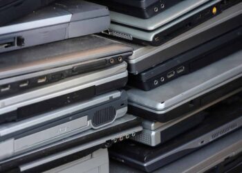 PC sales dropped worldwide in Q4 and 2022