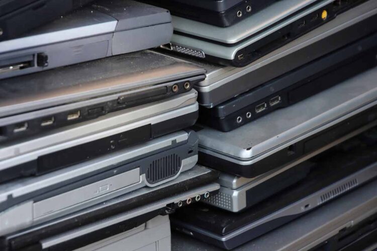 PC sales dropped worldwide in Q4 and 2022