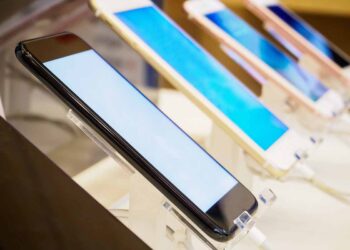 Smartphones in store.