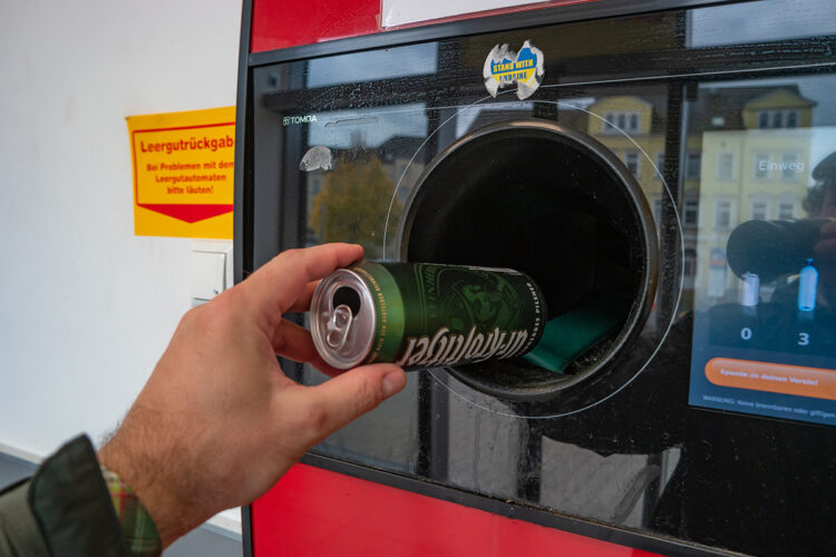 Americans favor deposit return