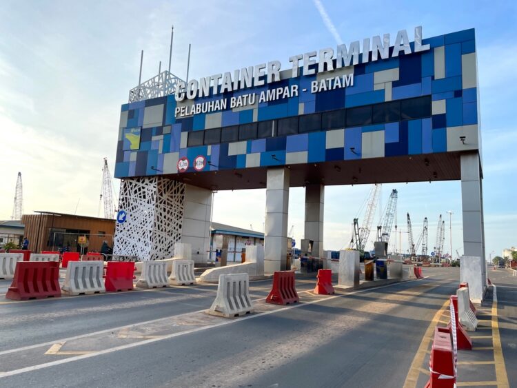 Malaysia clamps down on illegal e-waste imports amid probes