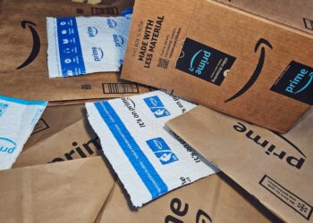 Amazon plastic use flat despite shift to paper