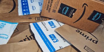 Amazon plastic use flat despite shift to paper